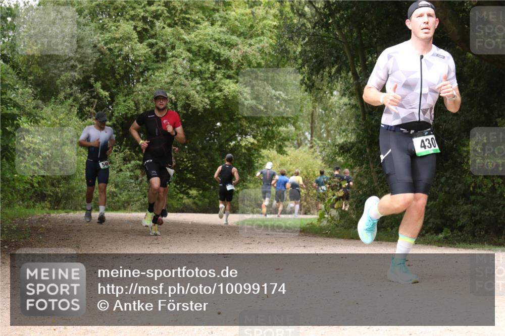 30.08.2026 - Elbe Triathlon Hamburg Antke Förster http://msf.ph/oto/10099174 30.08.2026 10:54:44 Laufen 546, 430 meine-sportfotos.de