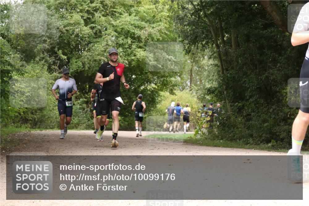 30.08.2026 - Elbe Triathlon Hamburg Antke Förster http://msf.ph/oto/10099176 30.08.2026 10:54:44 Laufen 546 meine-sportfotos.de