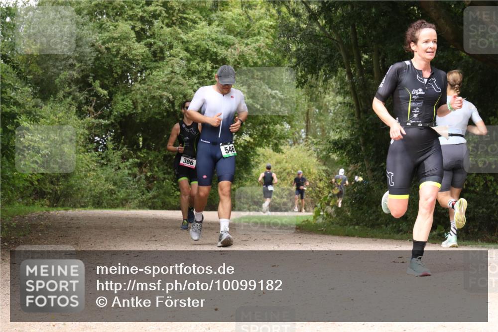 30.08.2026 - Elbe Triathlon Hamburg Antke Förster http://msf.ph/oto/10099182 30.08.2026 10:54:47 Laufen 386, 546 meine-sportfotos.de