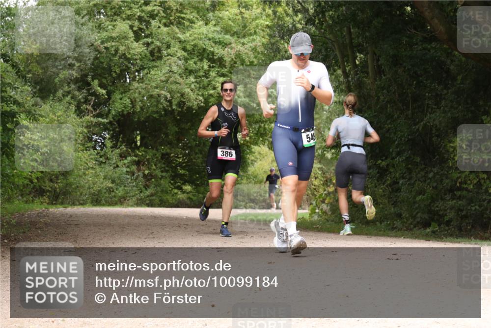 30.08.2026 - Elbe Triathlon Hamburg Antke Förster http://msf.ph/oto/10099184 30.08.2026 10:54:48 Laufen 386, 54 meine-sportfotos.de