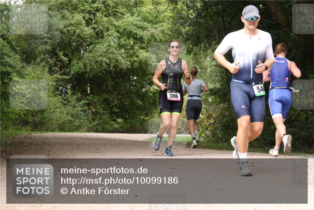 30.08.2026 - Elbe Triathlon Hamburg Antke Förster http://msf.ph/oto/10099186 30.08.2026 10:54:49 Laufen 386, 546 meine-sportfotos.de