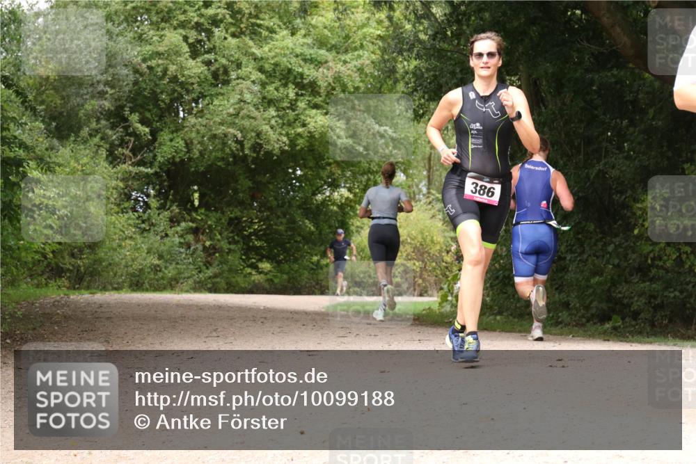 30.08.2026 - Elbe Triathlon Hamburg Antke Förster http://msf.ph/oto/10099188 30.08.2026 10:54:50 Laufen 386 meine-sportfotos.de