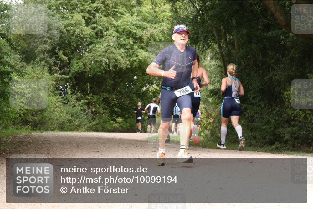 30.08.2026 - Elbe Triathlon Hamburg Antke Förster http://msf.ph/oto/10099194 30.08.2026 10:55:04 Laufen 786, 11 meine-sportfotos.de