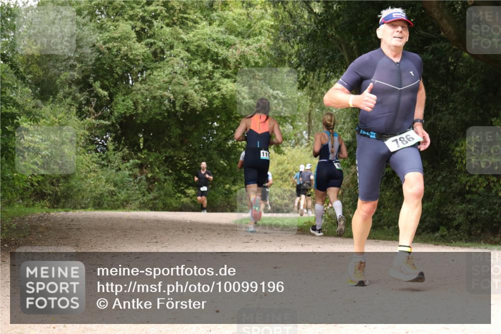 30.08.2026 - Elbe Triathlon Hamburg Antke Förster http://msf.ph/oto/10099196 30.08.2026 10:55:04 Laufen 11, 786 meine-sportfotos.de