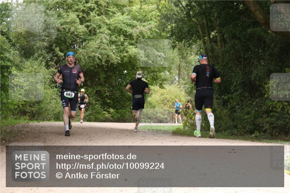 30.08.2026 - Elbe Triathlon Hamburg Antke Förster http://msf.ph/oto/10099224 30.08.2026 10:55:30 Laufen 693 meine-sportfotos.de