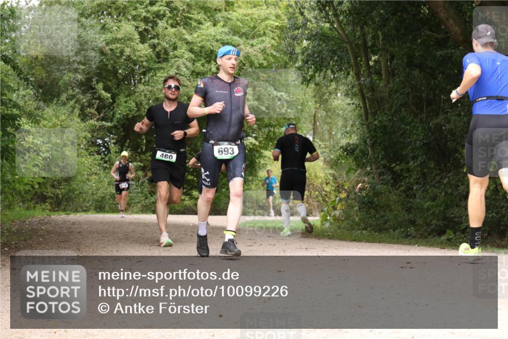 30.08.2026 - Elbe Triathlon Hamburg Antke Förster http://msf.ph/oto/10099226 30.08.2026 10:55:32 Laufen 460, 693 meine-sportfotos.de