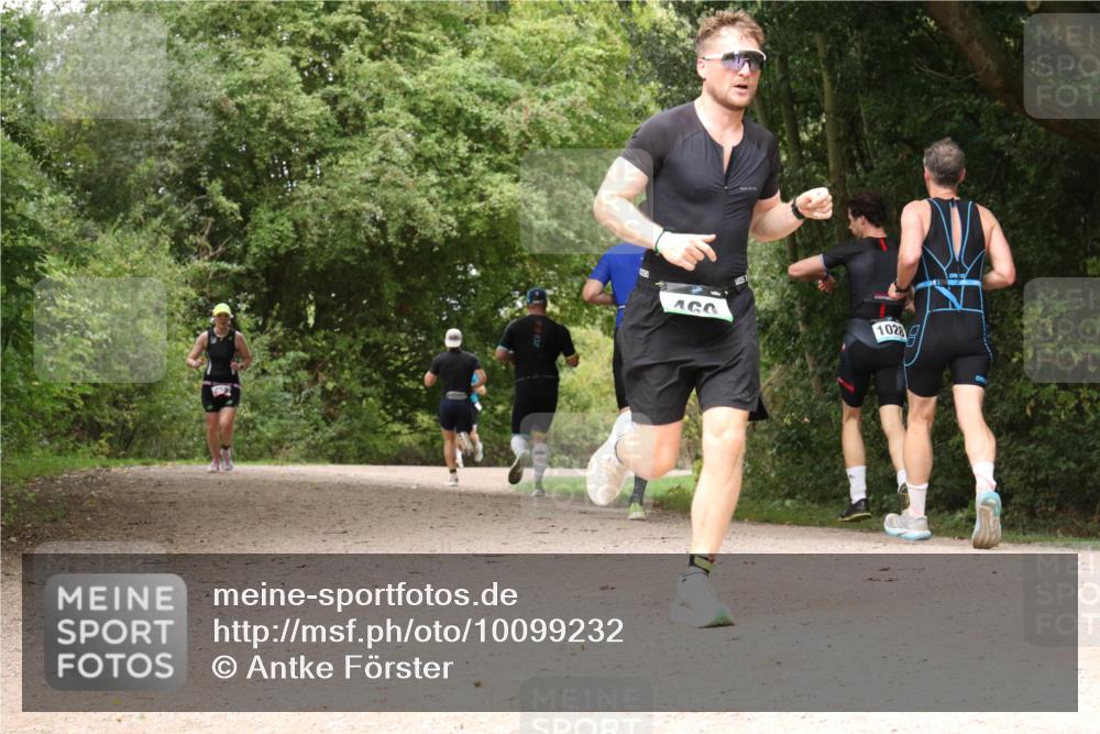 30.08.2026 - Elbe Triathlon Hamburg Antke Förster http://msf.ph/oto/10099232 30.08.2026 10:55:34 Laufen 299, 1028 meine-sportfotos.de