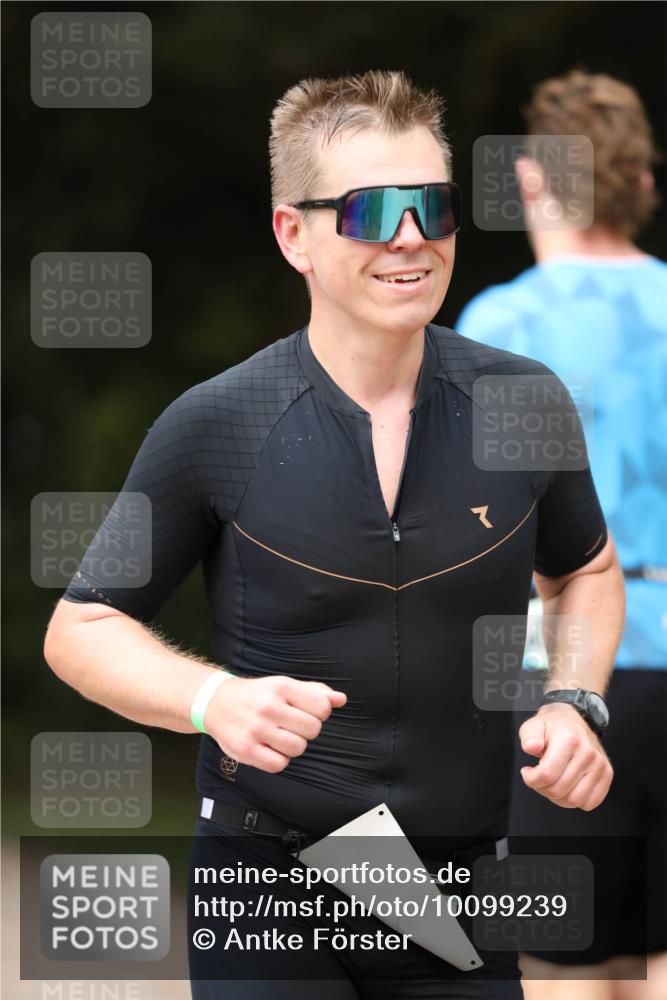 30.08.2026 - Elbe Triathlon Hamburg Antke Förster http://msf.ph/oto/10099239 30.08.2026 10:52:02 Laufen  meine-sportfotos.de