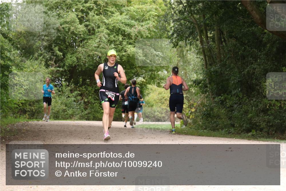 30.08.2026 - Elbe Triathlon Hamburg Antke Förster http://msf.ph/oto/10099240 30.08.2026 10:55:39 Laufen 259 meine-sportfotos.de