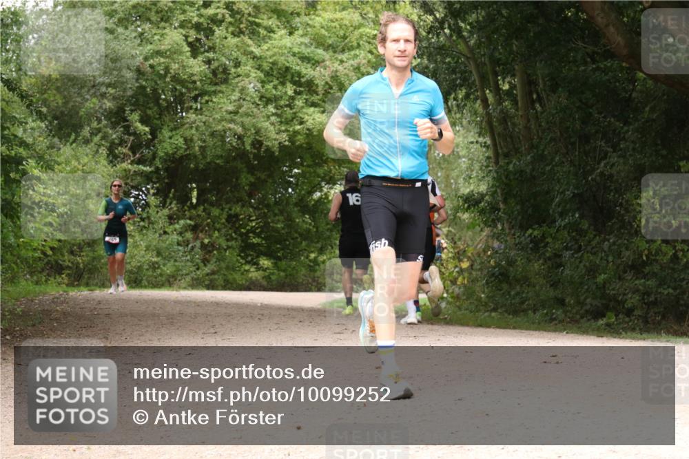 30.08.2026 - Elbe Triathlon Hamburg Antke Förster http://msf.ph/oto/10099252 30.08.2026 10:55:47 Laufen 16 meine-sportfotos.de