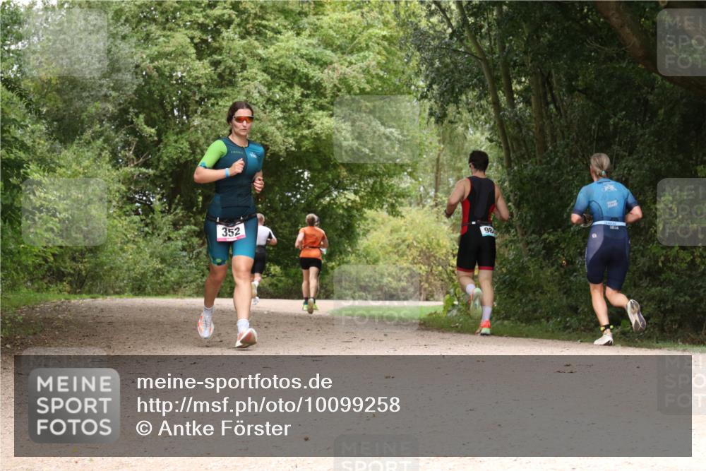 30.08.2026 - Elbe Triathlon Hamburg Antke Förster http://msf.ph/oto/10099258 30.08.2026 10:55:52 Laufen 352, 98 meine-sportfotos.de