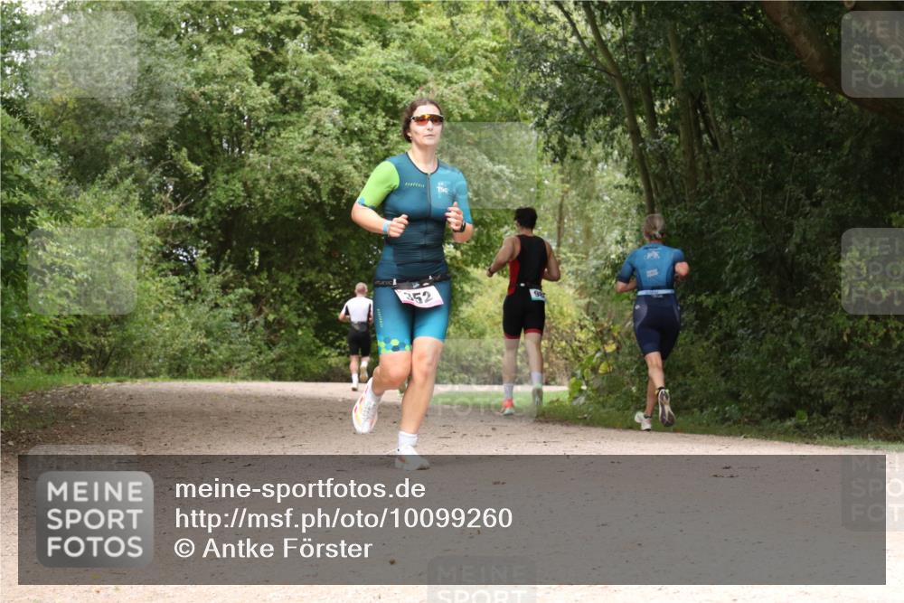 30.08.2026 - Elbe Triathlon Hamburg Antke Förster http://msf.ph/oto/10099260 30.08.2026 10:55:53 Laufen  meine-sportfotos.de