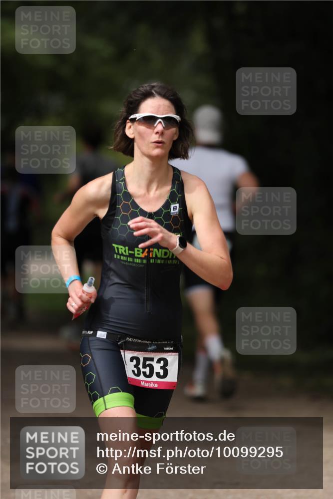 30.08.2026 - Elbe Triathlon Hamburg Antke Förster http://msf.ph/oto/10099295 30.08.2026 10:52:46 Laufen 353 meine-sportfotos.de