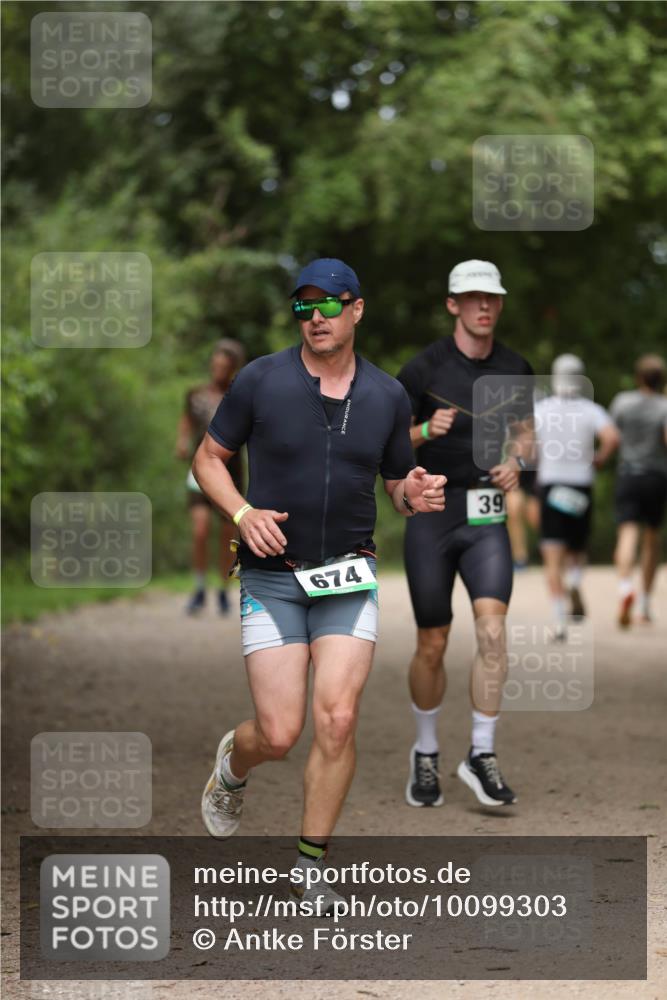 30.08.2026 - Elbe Triathlon Hamburg Antke Förster http://msf.ph/oto/10099303 30.08.2026 10:52:50 Laufen 674, 39 meine-sportfotos.de