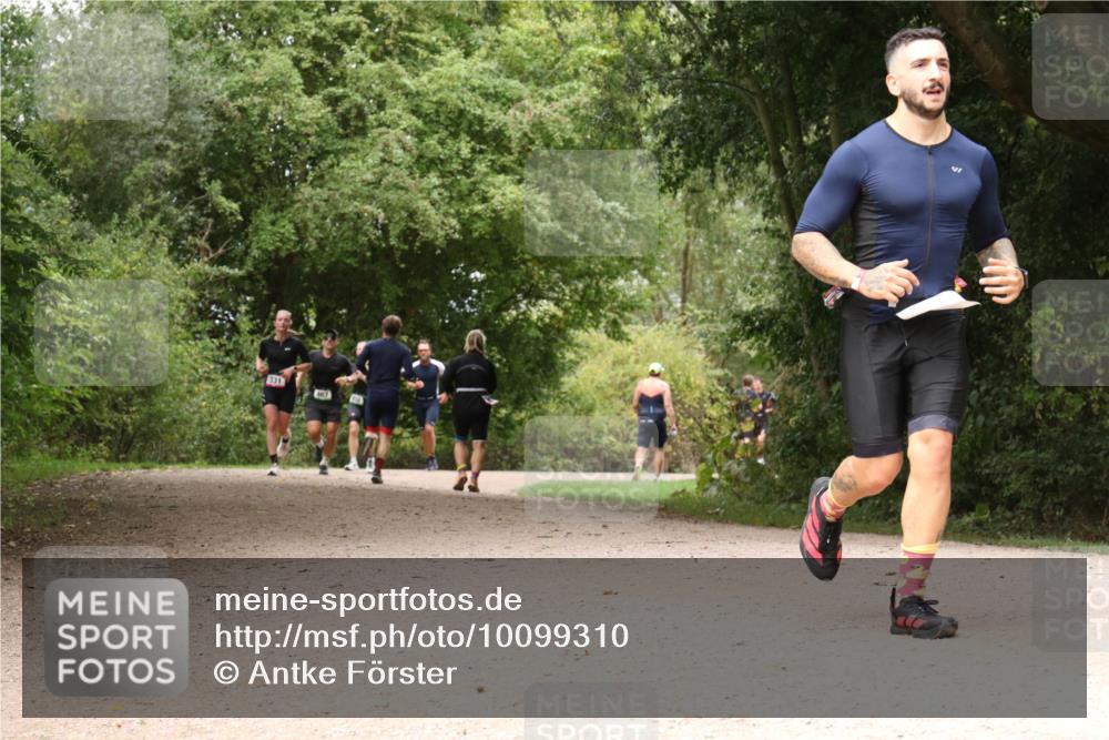 30.08.2026 - Elbe Triathlon Hamburg Antke Förster http://msf.ph/oto/10099310 30.08.2026 10:56:44 Laufen 467 meine-sportfotos.de