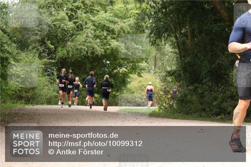 30.08.2026 - Elbe Triathlon Hamburg Antke Förster http://msf.ph/oto/10099312 30.08.2026 10:56:45 Laufen 331, 467 meine-sportfotos.de