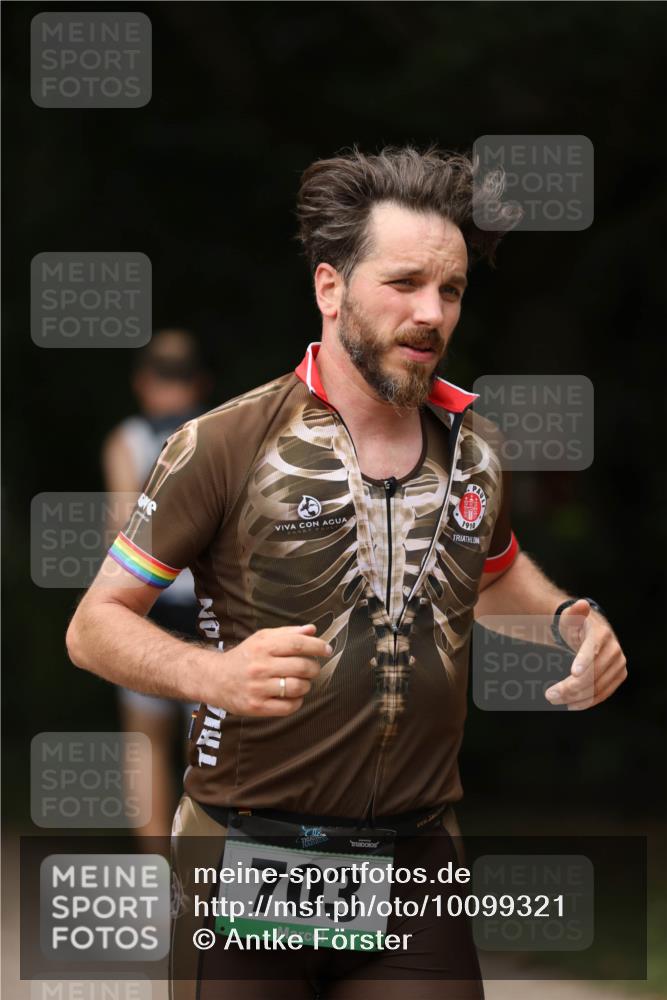 30.08.2026 - Elbe Triathlon Hamburg Antke Förster http://msf.ph/oto/10099321 30.08.2026 10:52:59 Laufen 703, 1910 meine-sportfotos.de