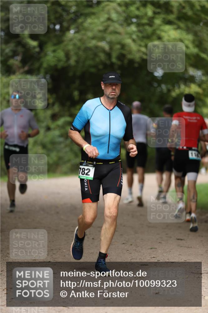 30.08.2026 - Elbe Triathlon Hamburg Antke Förster http://msf.ph/oto/10099323 30.08.2026 10:53:03 Laufen 82, 782 meine-sportfotos.de