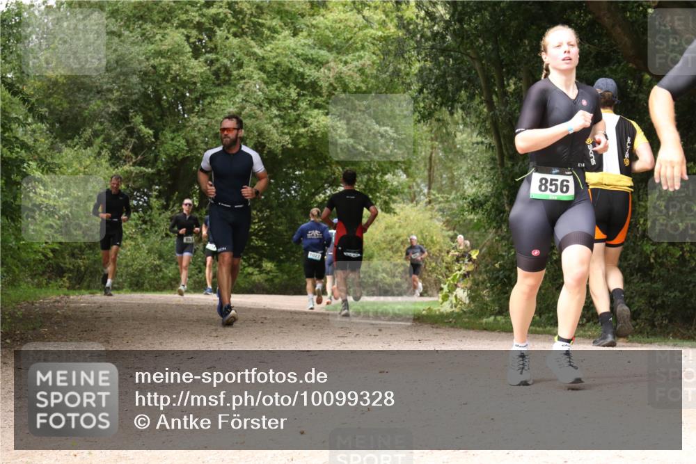 30.08.2026 - Elbe Triathlon Hamburg Antke Förster http://msf.ph/oto/10099328 30.08.2026 10:56:55 Laufen 1027, 856 meine-sportfotos.de