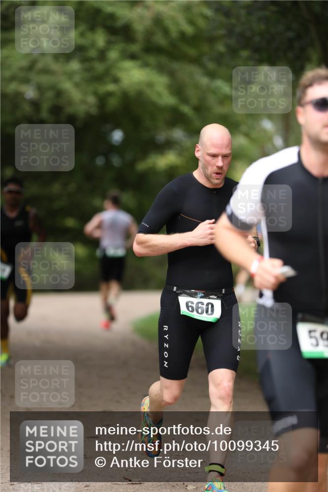 30.08.2026 - Elbe Triathlon Hamburg Antke Förster http://msf.ph/oto/10099345 30.08.2026 10:53:14 Laufen 660, 59 meine-sportfotos.de