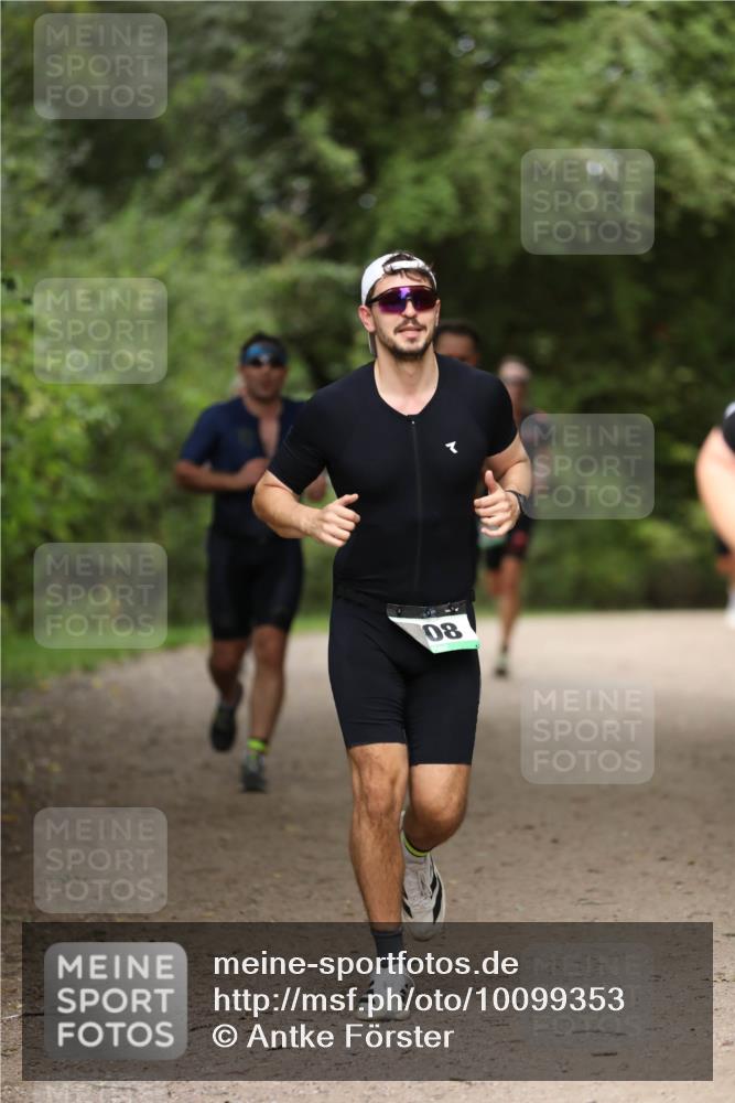 30.08.2026 - Elbe Triathlon Hamburg Antke Förster http://msf.ph/oto/10099353 30.08.2026 10:53:18 Laufen 80 meine-sportfotos.de