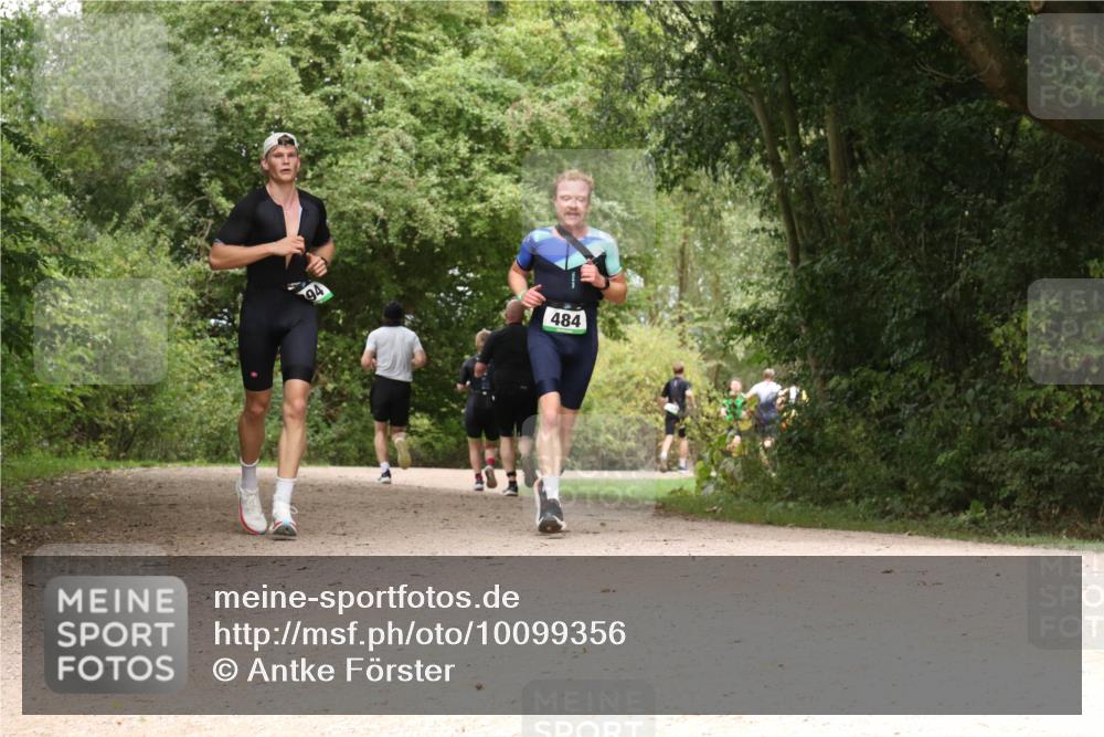 30.08.2026 - Elbe Triathlon Hamburg Antke Förster http://msf.ph/oto/10099356 30.08.2026 10:57:11 Laufen 94, 484 meine-sportfotos.de