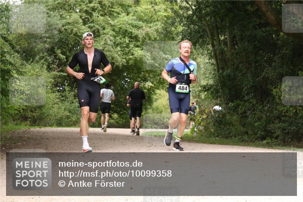 30.08.2026 - Elbe Triathlon Hamburg Antke Förster http://msf.ph/oto/10099358 30.08.2026 10:57:11 Laufen 94, 484 meine-sportfotos.de