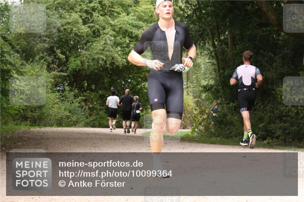 30.08.2026 - Elbe Triathlon Hamburg Antke Förster http://msf.ph/oto/10099364 30.08.2026 10:57:13 Laufen  meine-sportfotos.de