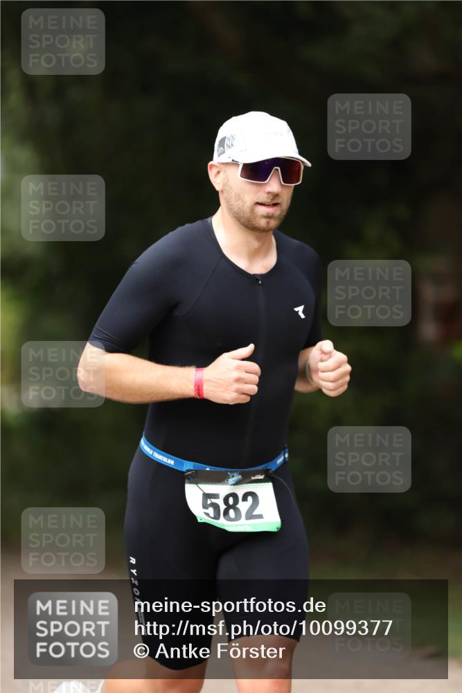 30.08.2026 - Elbe Triathlon Hamburg Antke Förster http://msf.ph/oto/10099377 30.08.2026 10:53:29 Laufen 582 meine-sportfotos.de