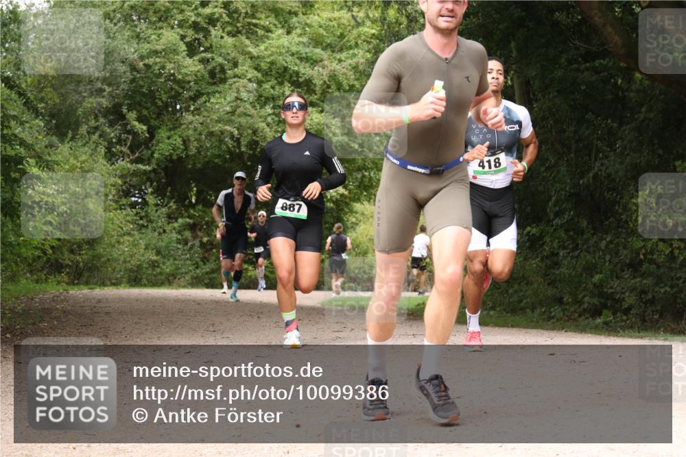 30.08.2026 - Elbe Triathlon Hamburg Antke Förster http://msf.ph/oto/10099386 30.08.2026 10:57:32 Laufen 887, 418, 10 meine-sportfotos.de