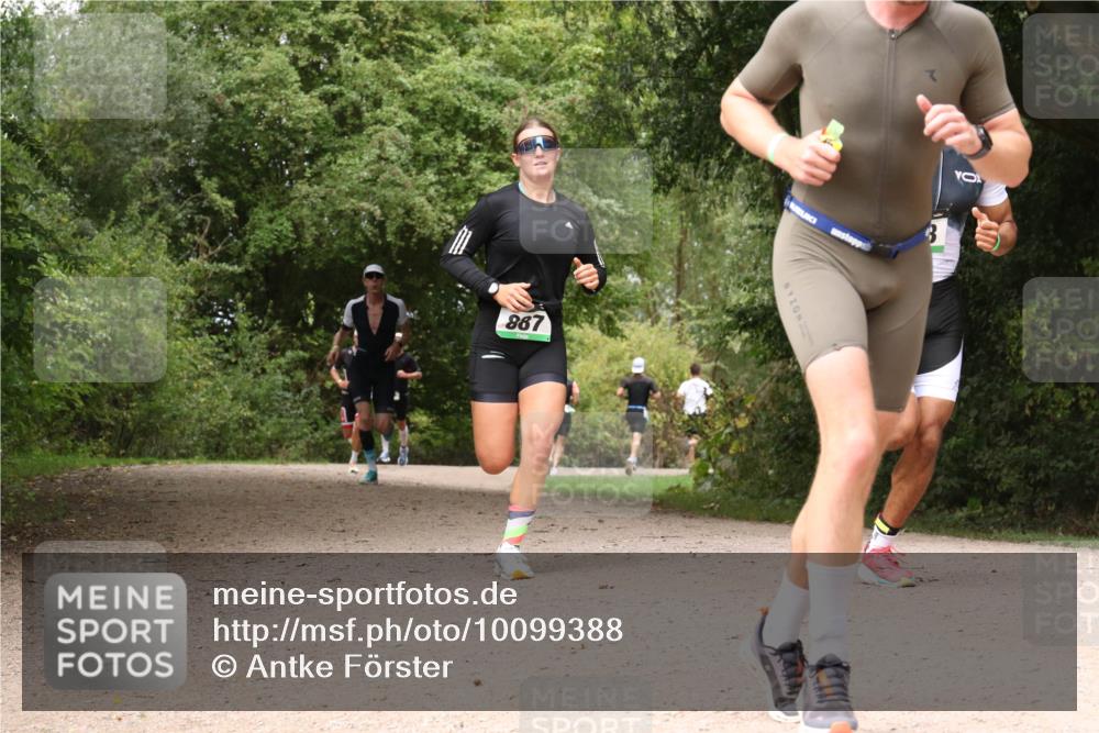 30.08.2026 - Elbe Triathlon Hamburg Antke Förster http://msf.ph/oto/10099388 30.08.2026 10:57:32 Laufen 887 meine-sportfotos.de