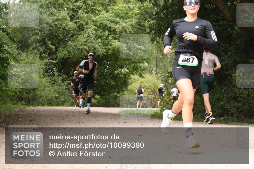 30.08.2026 - Elbe Triathlon Hamburg Antke Förster http://msf.ph/oto/10099390 30.08.2026 10:57:33 Laufen 887 meine-sportfotos.de