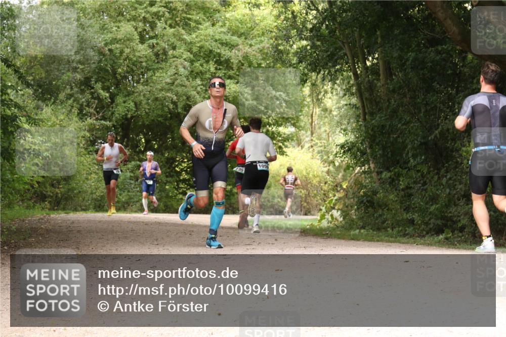 30.08.2026 - Elbe Triathlon Hamburg Antke Förster http://msf.ph/oto/10099416 30.08.2026 10:57:57 Laufen 735, 105 meine-sportfotos.de
