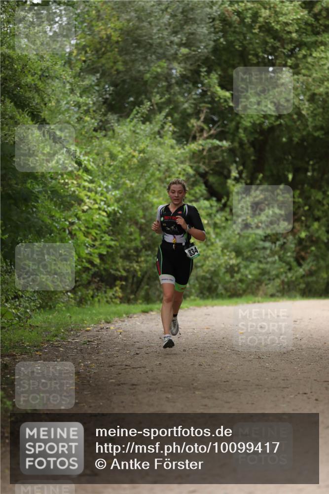 30.08.2026 - Elbe Triathlon Hamburg Antke Förster http://msf.ph/oto/10099417 30.08.2026 10:54:04 Laufen 834 meine-sportfotos.de