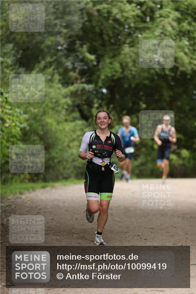 30.08.2026 - Elbe Triathlon Hamburg Antke Förster http://msf.ph/oto/10099419 30.08.2026 10:54:05 Laufen  meine-sportfotos.de