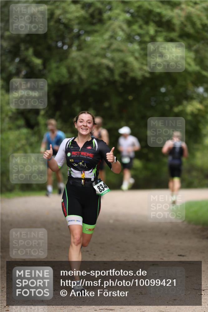 30.08.2026 - Elbe Triathlon Hamburg Antke Förster http://msf.ph/oto/10099421 30.08.2026 10:54:06 Laufen 834 meine-sportfotos.de