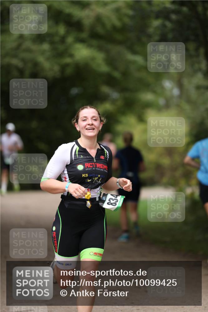30.08.2026 - Elbe Triathlon Hamburg Antke Förster http://msf.ph/oto/10099425 30.08.2026 10:54:08 Laufen 834 meine-sportfotos.de