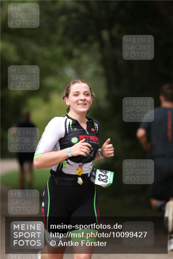 30.08.2026 - Elbe Triathlon Hamburg Antke Förster http://msf.ph/oto/10099427 30.08.2026 10:54:08 Laufen 834 meine-sportfotos.de
