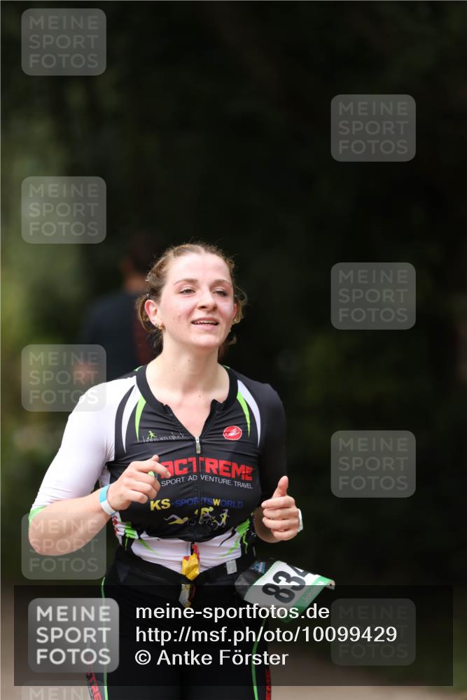 30.08.2026 - Elbe Triathlon Hamburg Antke Förster http://msf.ph/oto/10099429 30.08.2026 10:54:09 Laufen 834 meine-sportfotos.de
