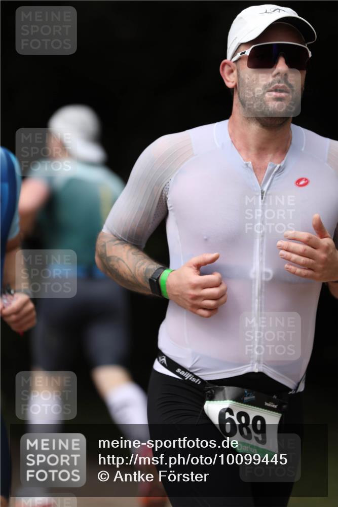 30.08.2026 - Elbe Triathlon Hamburg Antke Förster http://msf.ph/oto/10099445 30.08.2026 10:54:19 Laufen 689 meine-sportfotos.de