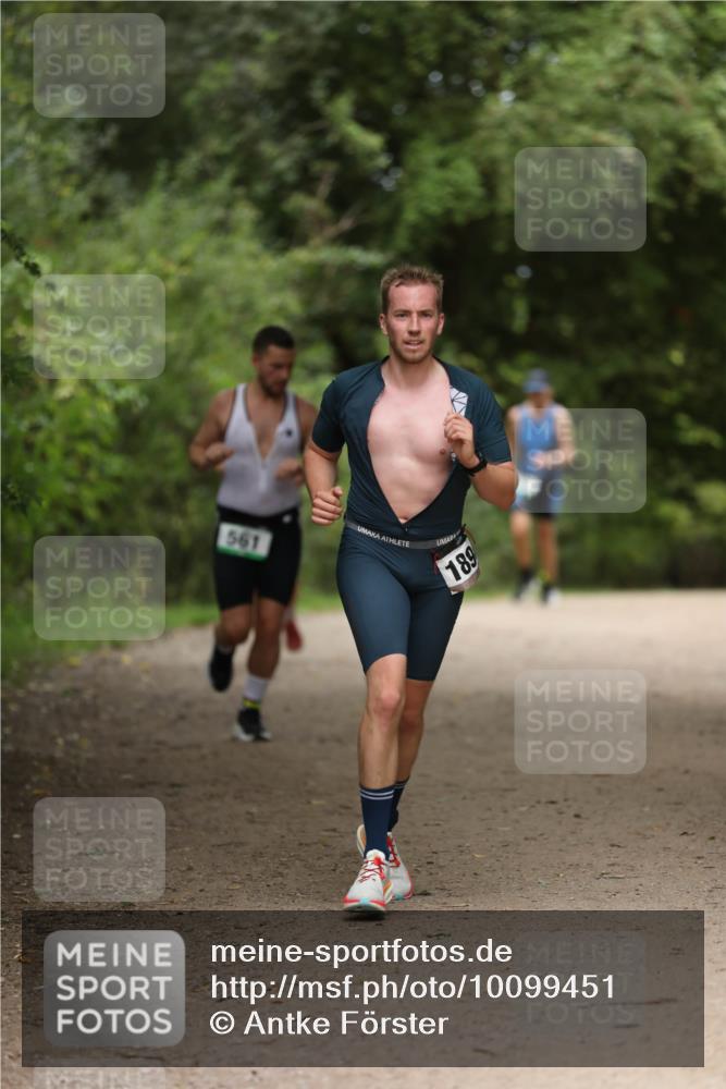 30.08.2026 - Elbe Triathlon Hamburg Antke Förster http://msf.ph/oto/10099451 30.08.2026 10:54:32 Laufen 561, 189 meine-sportfotos.de