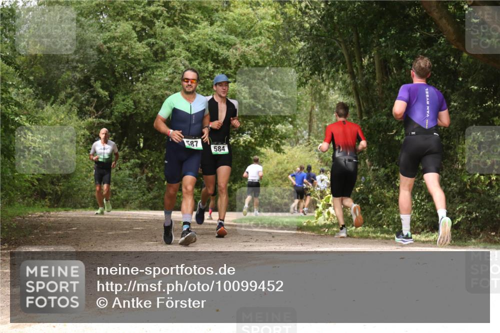 30.08.2026 - Elbe Triathlon Hamburg Antke Förster http://msf.ph/oto/10099452 30.08.2026 10:58:30 Laufen 587, 584 meine-sportfotos.de