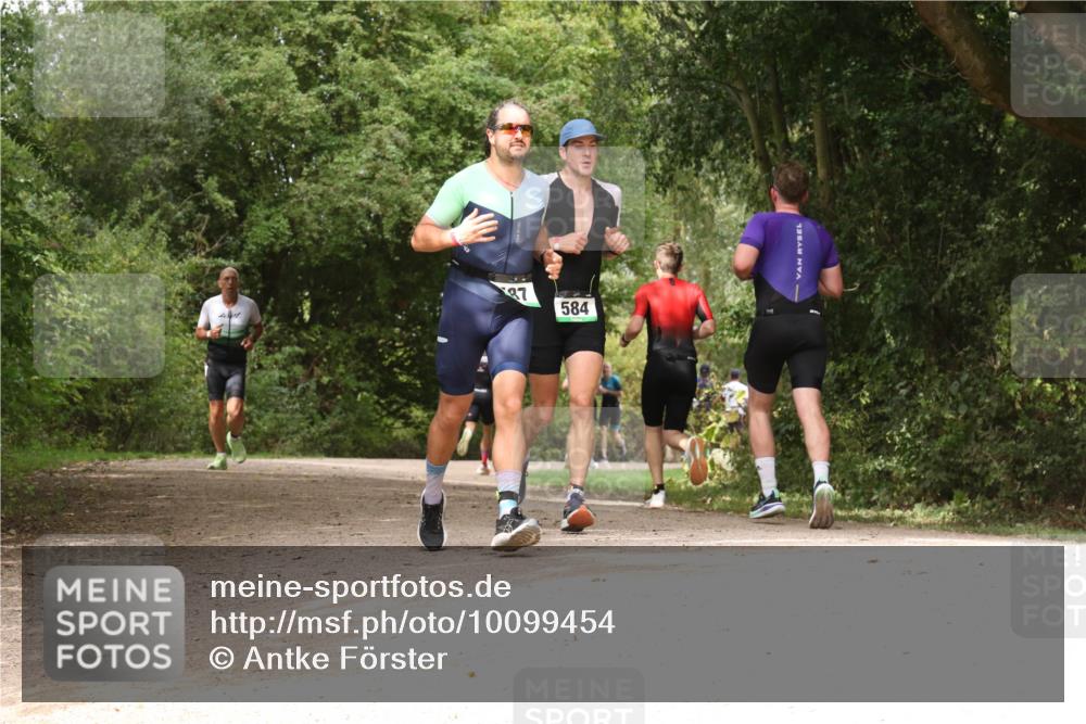 30.08.2026 - Elbe Triathlon Hamburg Antke Förster http://msf.ph/oto/10099454 30.08.2026 10:58:31 Laufen 37, 584 meine-sportfotos.de