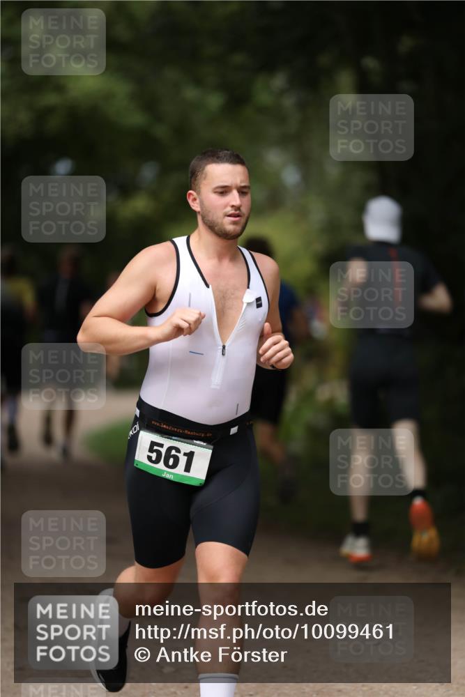 30.08.2026 - Elbe Triathlon Hamburg Antke Förster http://msf.ph/oto/10099461 30.08.2026 10:54:36 Laufen 561, 10 meine-sportfotos.de