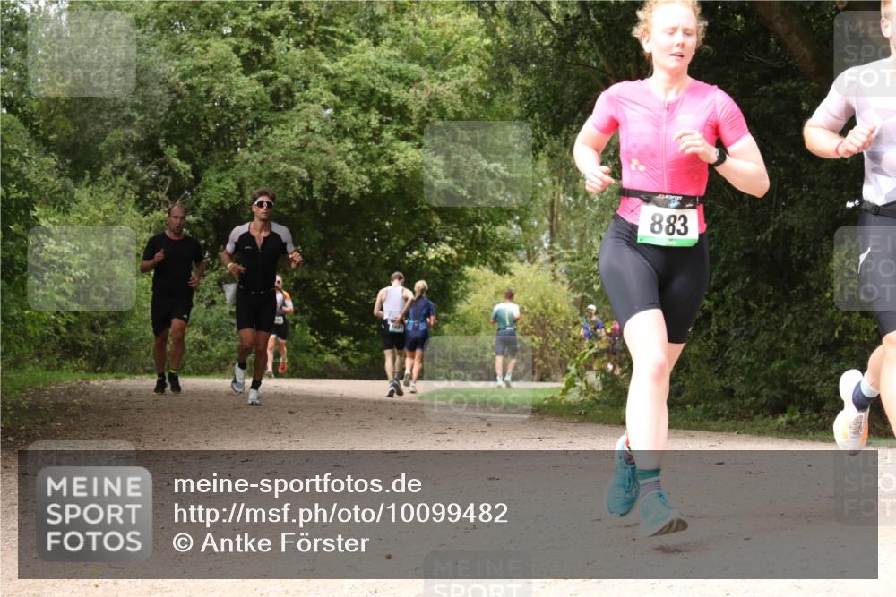 30.08.2026 - Elbe Triathlon Hamburg Antke Förster http://msf.ph/oto/10099482 30.08.2026 10:58:47 Laufen 883 meine-sportfotos.de