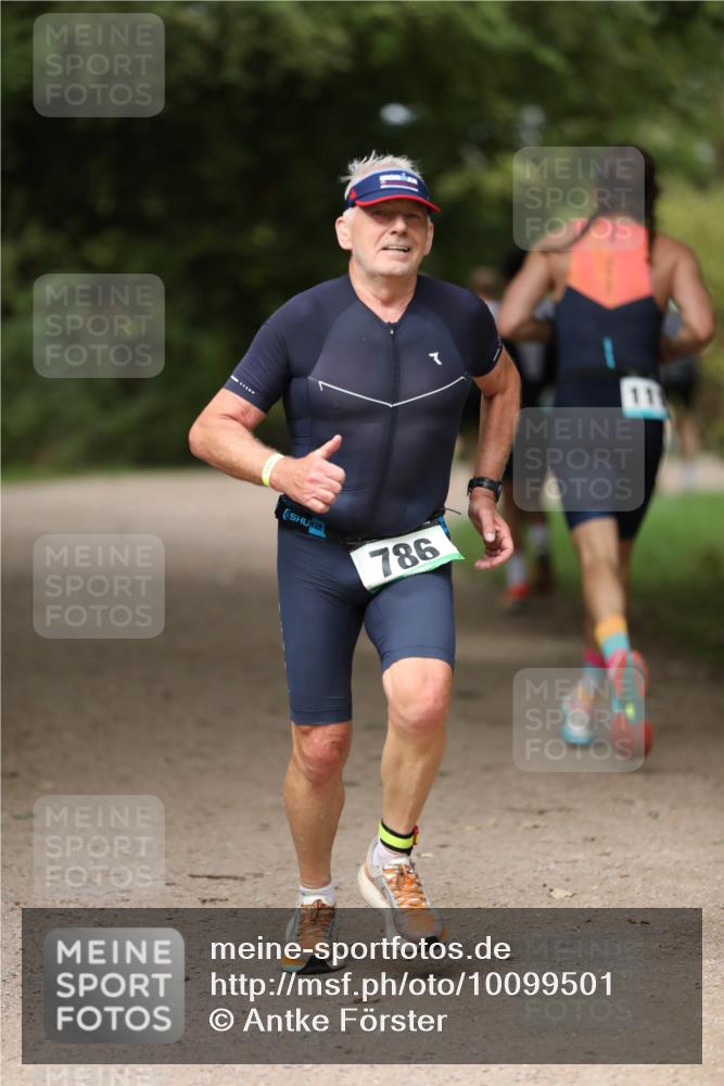 30.08.2026 - Elbe Triathlon Hamburg Antke Förster http://msf.ph/oto/10099501 30.08.2026 10:55:04 Laufen 786 meine-sportfotos.de