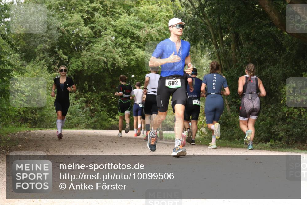 30.08.2026 - Elbe Triathlon Hamburg Antke Förster http://msf.ph/oto/10099506 30.08.2026 10:59:02 Laufen 602, 672 meine-sportfotos.de