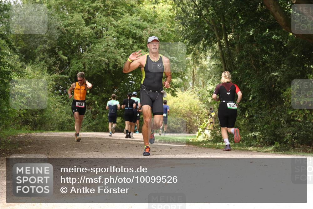30.08.2026 - Elbe Triathlon Hamburg Antke Förster http://msf.ph/oto/10099526 30.08.2026 10:59:23 Laufen 363, 957 meine-sportfotos.de
