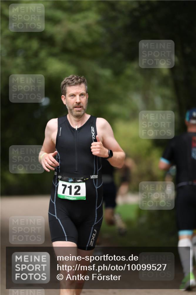 30.08.2026 - Elbe Triathlon Hamburg Antke Förster http://msf.ph/oto/10099527 30.08.2026 10:55:30 Laufen 712 meine-sportfotos.de