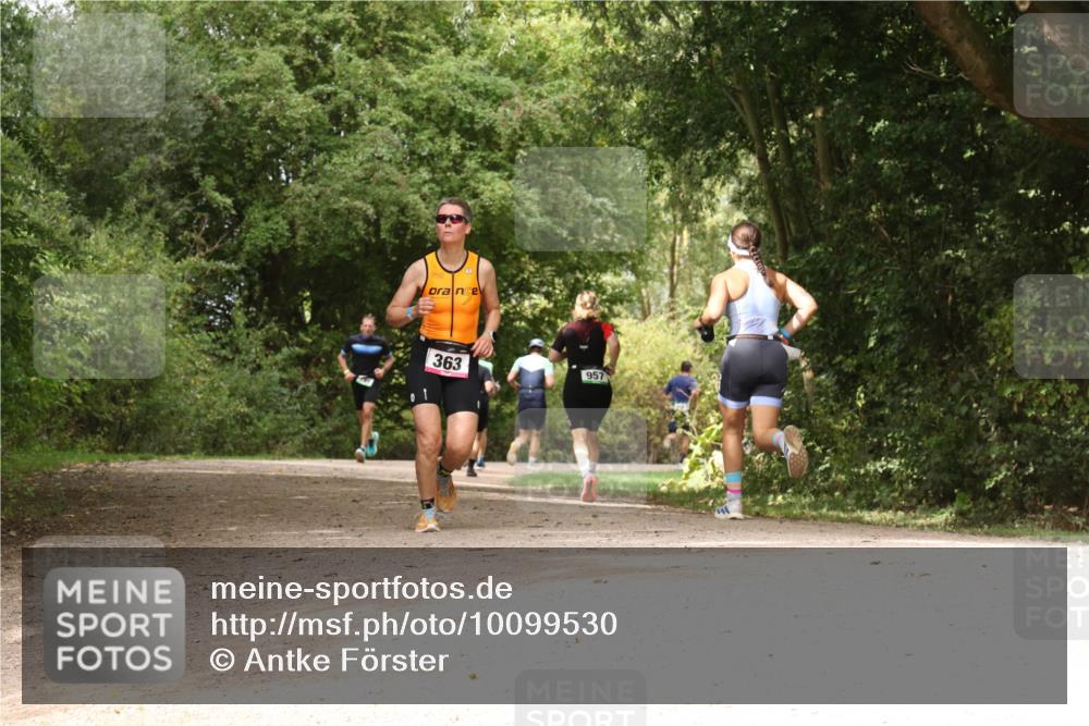 30.08.2026 - Elbe Triathlon Hamburg Antke Förster http://msf.ph/oto/10099530 30.08.2026 10:59:25 Laufen 363, 957 meine-sportfotos.de